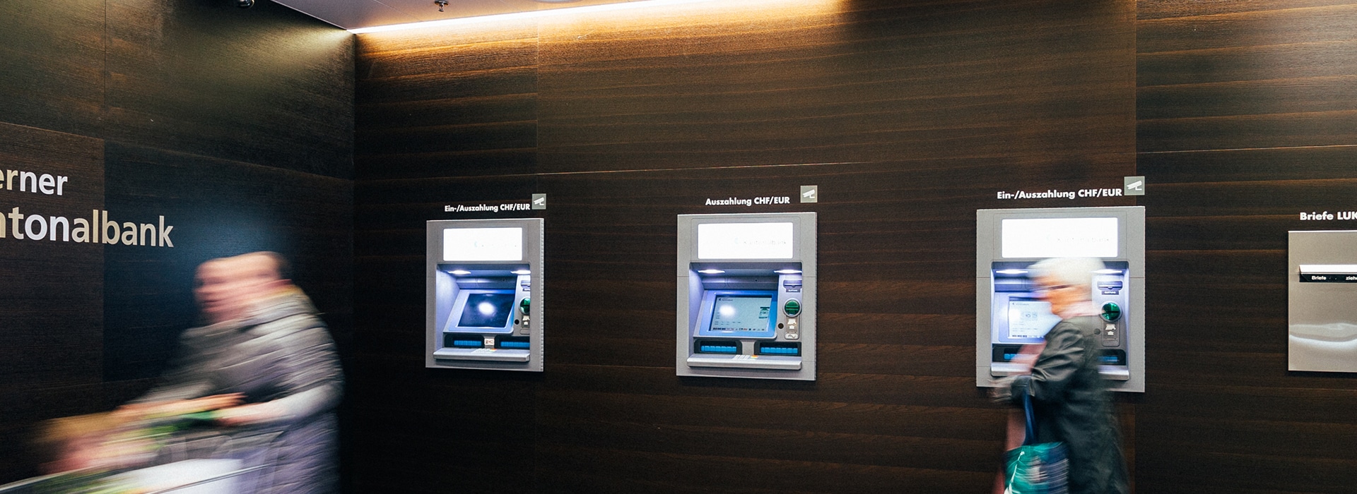 Geldautomaten der Luzerner Kantonalbank im Emmen Center